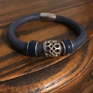 Endless bracelet with 3 charms + free silver charm